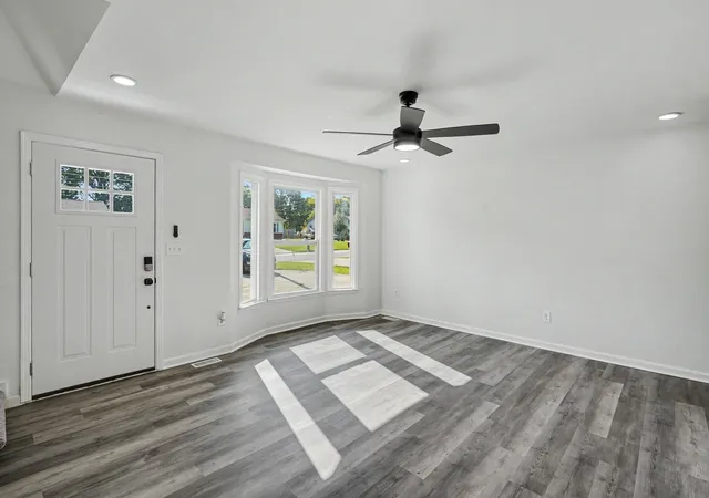 Photo 4 of Single family home for sale at 572 Donna Dr, Clarksville, TN 37042 | MLS# 3597154 | Listing updated on 2026-09-21