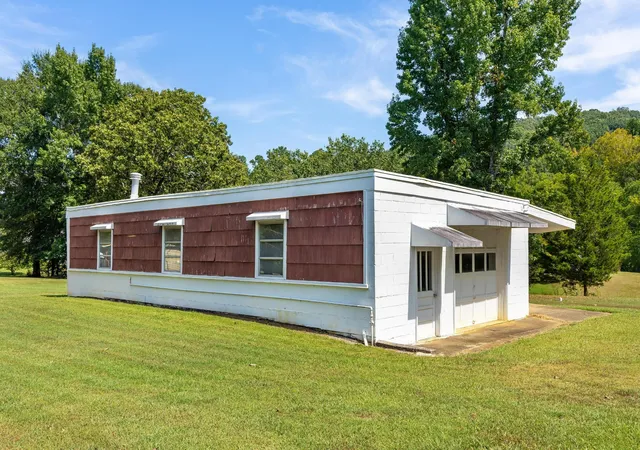 Photo 4 of Single family home for sale at 506 Graysville Rd, Ringgold, GA 30736 | MLS# 3596180 | Listing updated on 2026-10-26