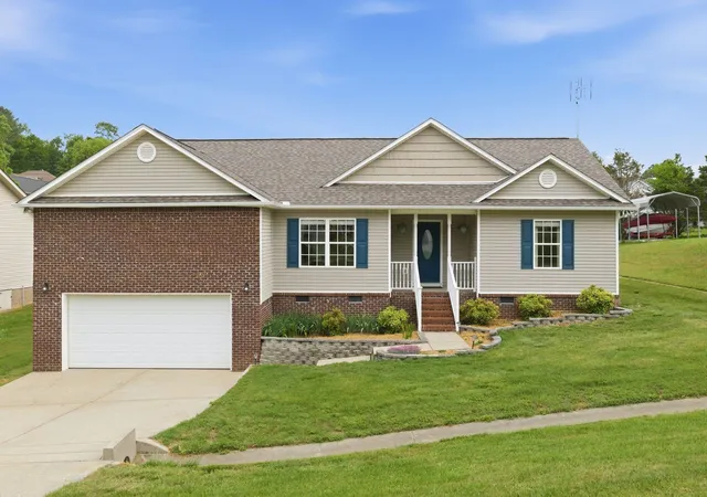 Photo 2 of Single family home for sale at 218 Shady Dr, Columbia, TN 38401 | MLS# 3596196 | Listing updated on 2026-09-29