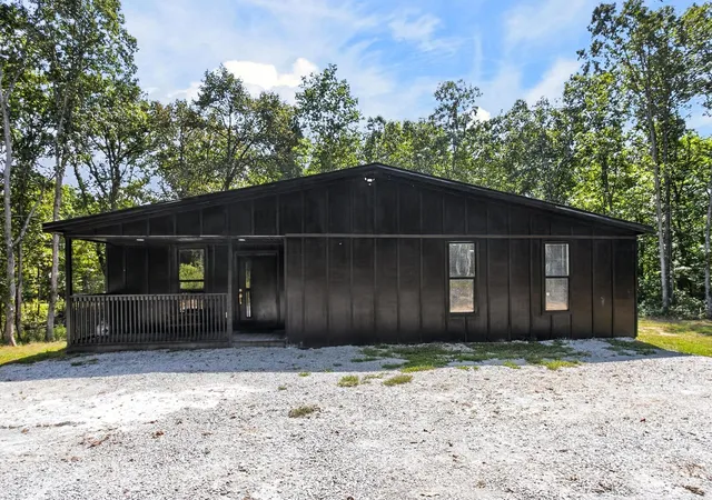Photo 3 of Single family home for sale at 332 Meadow Ln, Altamont, TN 37301 | MLS# 3596201 | Listing updated on 2026-10-01