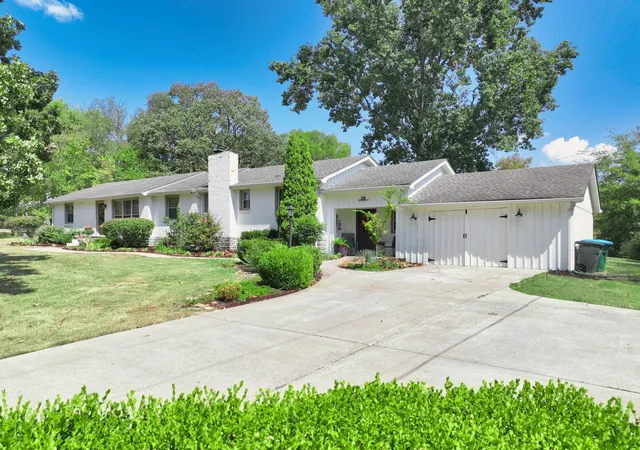 Single family home for sale at 218 Harbor Dr, Hendersonville, TN 37075 | MLS# 3596221