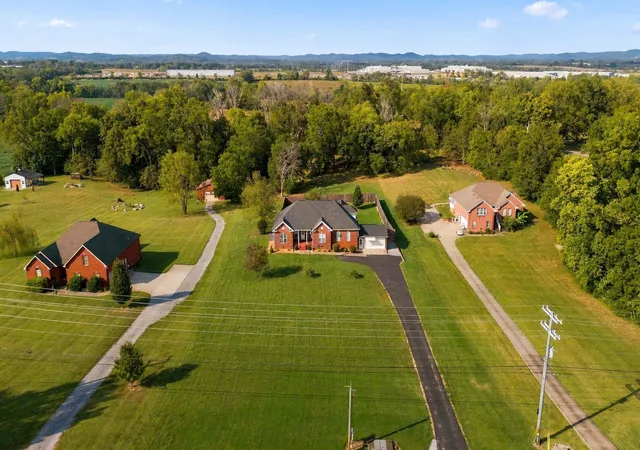 Photo 1 of Single family home for sale at 1847 Hartsville Pike, Gallatin, TN 37066 | MLS# 3596547 | Listing updated on 2026-10-05