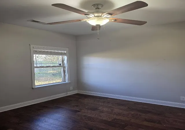 Photo 4 of Single family home for sale at 2060 Bandera Dr, Clarksville, TN 37042 | MLS# 3596403 | Listing updated on 2026-09-20