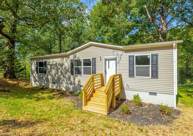 Photo 2 of Manufactured home for sale at 29 West Dr, Rossville, GA 30741 | MLS# 3596307 | Listing updated on 2026-10-14