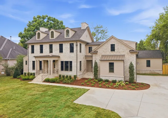 Photo 3 of Single family home for sale at 215 Page Rd, Nashville, TN 37205 | MLS# 3602571 | Listing updated on 2026-09-29