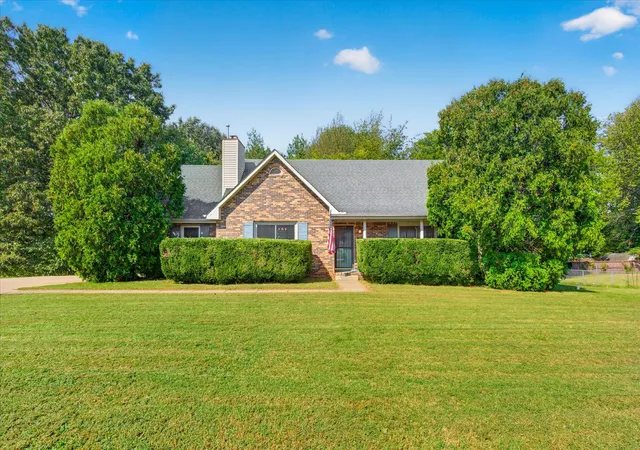 Photo 1 of Single family home for sale at 2220 Jan Dr, Clarksville, TN 37043 | MLS# 3596942 | Listing updated on 2026-09-21
