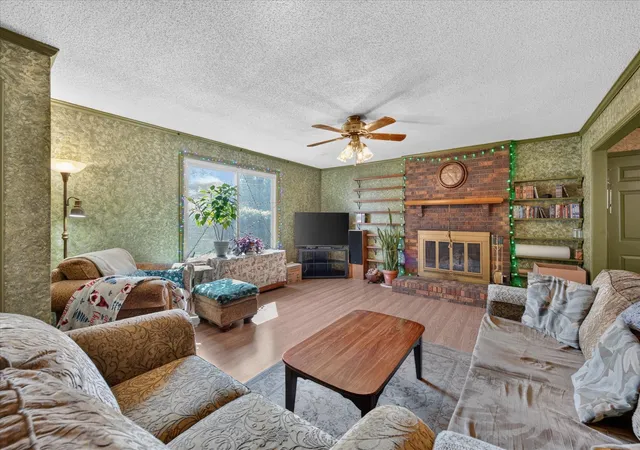 Photo 2 of Single family home for sale at 2220 Jan Dr, Clarksville, TN 37043 | MLS# 3596942 | Listing updated on 2026-09-21