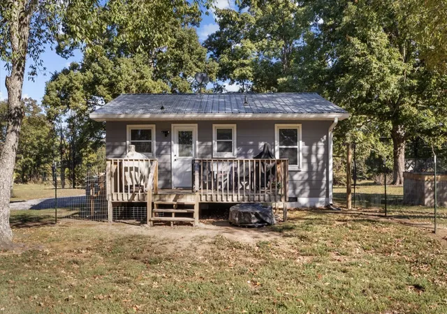 Photo 2 of Single family home for sale at 3735 Old Nashville Hwy, Mc Ewen, TN 37101 | MLS# 3620582 | Listing updated on 2026-10-28