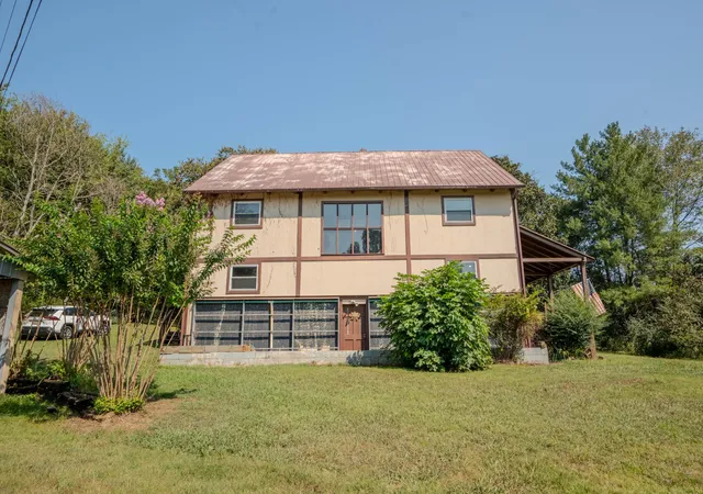 Photo 3 of Single family home for sale at 969 Old Elkton Pike, Fayetteville, TN 37334 | MLS# 3596293 | Listing updated on 2026-09-19