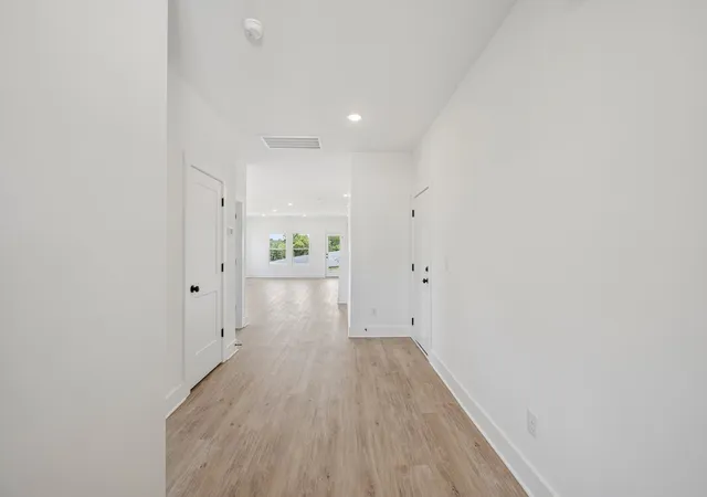 Photo 2 of Single family home for sale at 3204 Gravity Dr, Columbia, TN 38401 | MLS# 3596282 | Listing updated on 2026-10-07