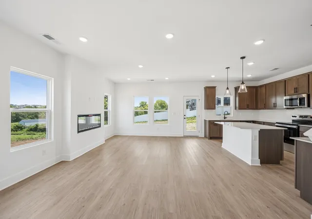 Photo 3 of Single family home for sale at 3204 Gravity Dr, Columbia, TN 38401 | MLS# 3596282 | Listing updated on 2026-10-07
