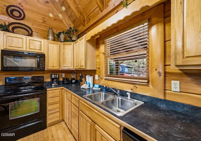 Photo 3 of Single family home for sale at 2040 Cougar Xing Way, Sevierville, TN 37876 | MLS# 3596287 | Listing updated on 2026-09-19