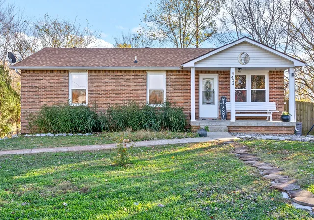 Photo 2 of Single family home for sale at 434 Bluff Dr, Clarksville, TN 37043 | MLS# 3596305 | Listing updated on 2026-09-25
