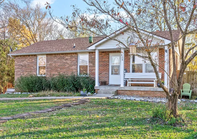 Photo 3 of Single family home for sale at 434 Bluff Dr, Clarksville, TN 37043 | MLS# 3596305 | Listing updated on 2026-09-25