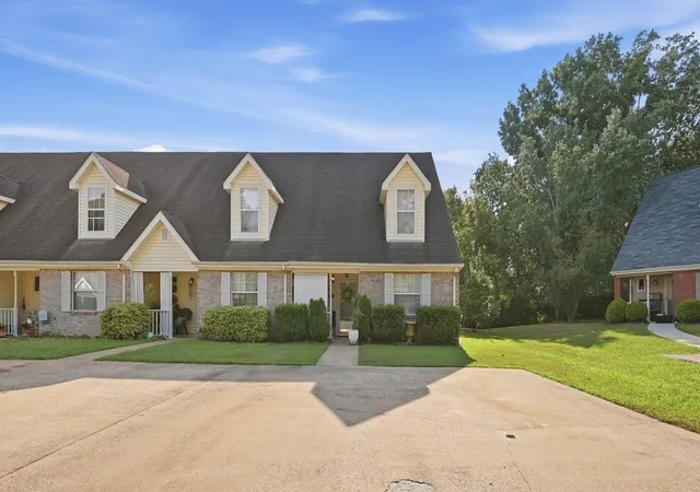 Photo 2 of Townhouse for sale at 1233 Lenny Ln, Chattanooga, TN 37421 | MLS# 3596334 | Listing updated on 2026-09-20