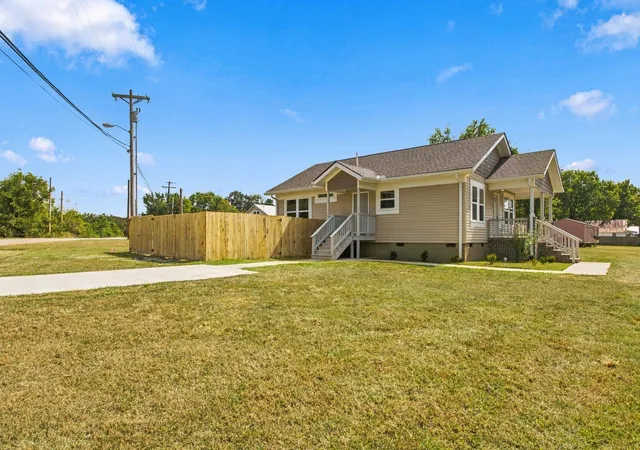 Photo 3 of Single family home for sale at 125 Front St N, Cowan, TN 37318 | MLS# 3597082 | Listing updated on 2026-09-24