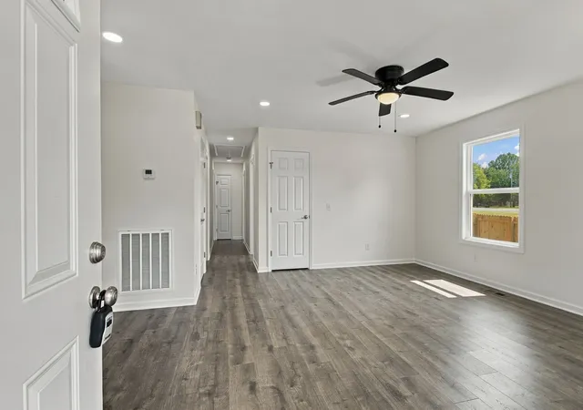 Photo 3 of Single family home for sale at 125 Front St N, Cowan, TN 37318 | MLS# 3597082 | Listing updated on 2026-09-24