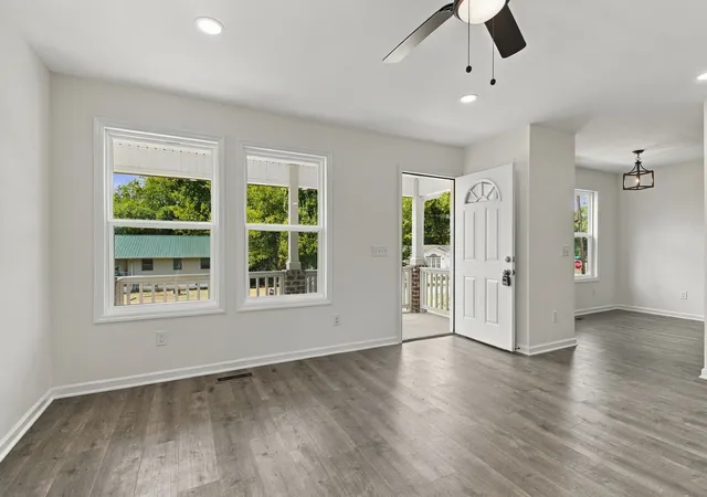 Photo 4 of Single family home for sale at 125 Front St N, Cowan, TN 37318 | MLS# 3597082 | Listing updated on 2026-09-24
