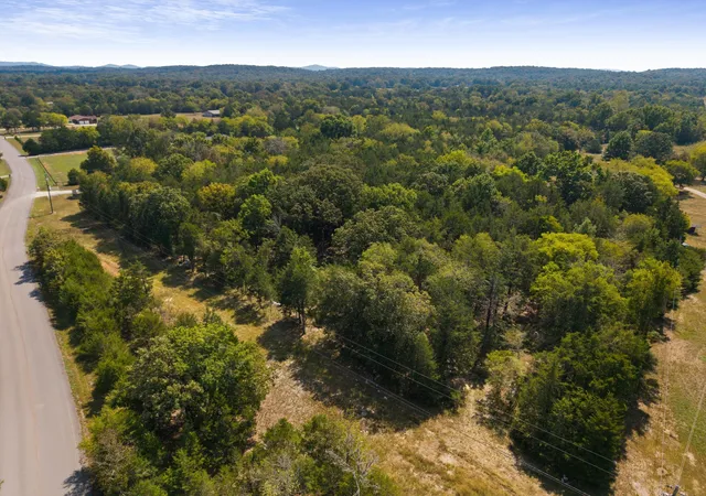 Photo 3 of Sale Pending at 5700 E Richmond Shop Rd, Lebanon, TN 37090 | MLS# 3596385 | Listing updated on 2026-09-25