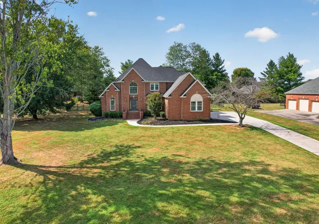 Photo 2 of Single family home for sale at 105 Fairways Blvd N, Tullahoma, TN 37388 | MLS# 3597530 | Listing updated on 2026-09-22