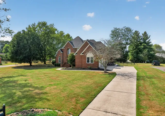Photo 3 of Single family home for sale at 105 Fairways Blvd N, Tullahoma, TN 37388 | MLS# 3597530 | Listing updated on 2026-09-22