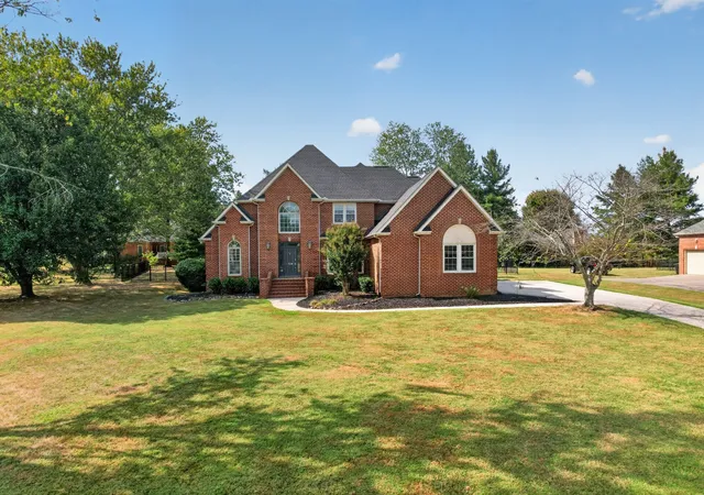 Photo 3 of Single family home for sale at 105 Fairways Blvd N, Tullahoma, TN 37388 | MLS# 3597530 | Listing updated on 2026-09-22