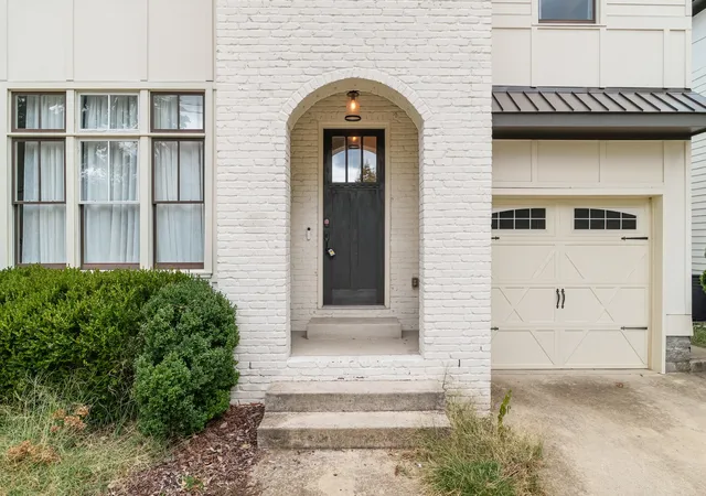 Photo 3 of Single family home for sale at 2803a White Oak Dr, Nashville, TN 37215 | MLS# 3603501 | Listing updated on 2026-10-05