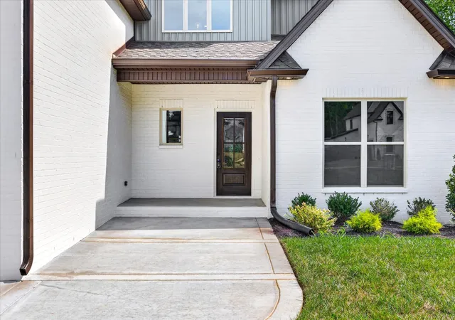Photo 3 of Single family home for sale at 353 Young Ln, Pleasant View, TN 37146 | MLS# 3596569 | Listing updated on 2026-09-23
