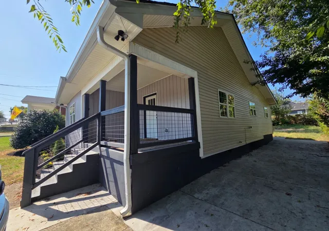 Photo 3 of Single family home for sale at 1709 21st Avenue N, Nashville, TN 37208 | MLS# 3602459 | Listing updated on 2026-10-08