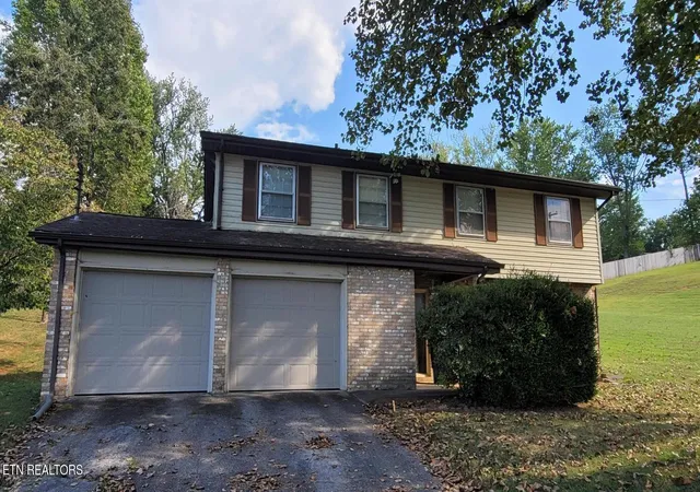 Single family home for sale at 200 Highland View Dr, Knoxville, TN 37920 | MLS# 3596407
