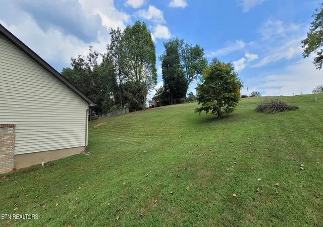 Photo 2 of Single family home for sale at 200 Highland View Dr, Knoxville, TN 37920 | MLS# 3596407 | Listing updated on 2026-09-20