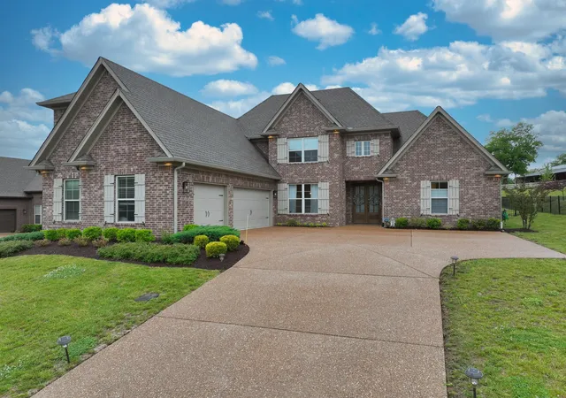 Single family home for sale at 963 Luxborough Dr, Hendersonville, TN 37075 | MLS# 3596426