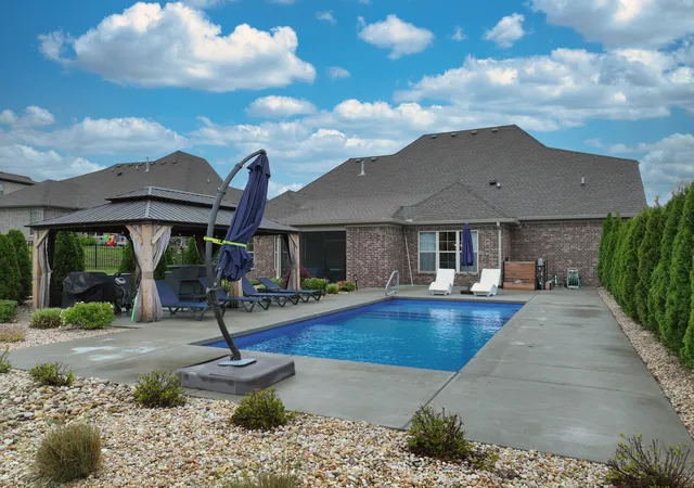 Photo 1 of Single family home for sale at 963 Luxborough Dr, Hendersonville, TN 37075 | MLS# 3596426 | Listing updated on 2026-09-20