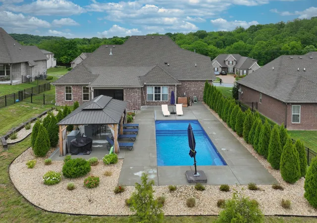 Photo 2 of Single family home for sale at 963 Luxborough Dr, Hendersonville, TN 37075 | MLS# 3596426 | Listing updated on 2026-09-20
