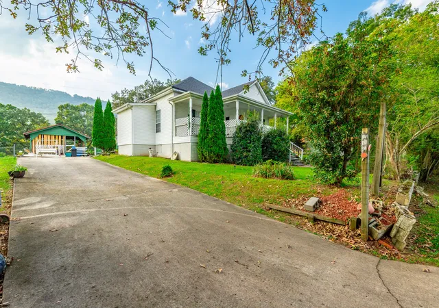 Photo 2 of Single family home for sale at 287 S Oak St, Whitwell, TN 37397 | MLS# 3596911 | Listing updated on 2026-10-06