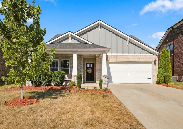 Photo 2 of Single family home for sale at 455 Fall Crk Cir, Goodlettsville, TN 37072 | MLS# 3598300 | Listing updated on 2026-10-04