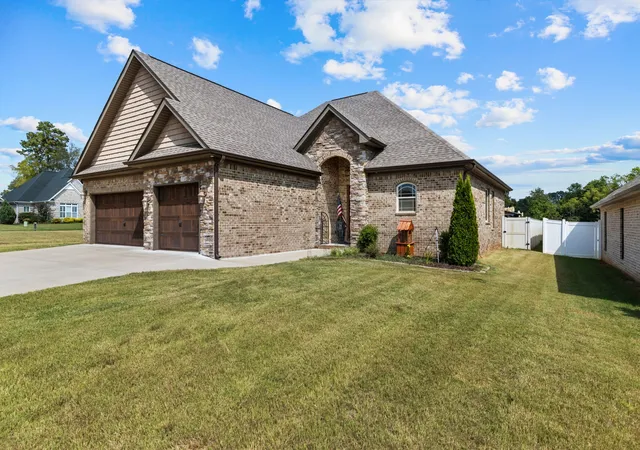Photo 3 of Single family home for sale at 723 Karah Avery Ave, Rogersville, AL 35652 | MLS# 3596453 | Listing updated on 2026-09-20