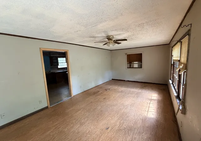 Photo 4 of Single family home for sale at 106 E James St, Collinwood, TN 38450 | MLS# 3596461 | Listing updated on 2026-09-20