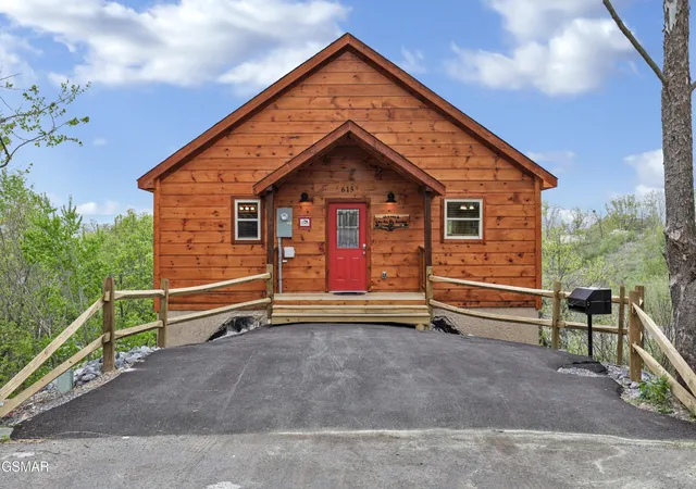 Single family home for sale at 615 Quill Gordon Ct, Pigeon Forge, TN 37863 | MLS# 3596452