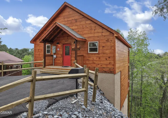 Photo 2 of Single family home for sale at 615 Quill Gordon Ct, Pigeon Forge, TN 37863 | MLS# 3596452 | Listing updated on 2026-09-21