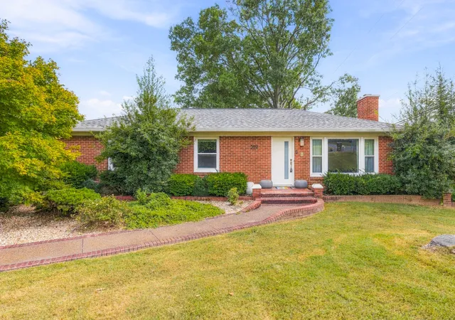 Photo 1 of Single family home for sale at 2711 Noonan Dr, Nashville, TN 37206 | MLS# 3598073 | Listing updated on 2026-09-25