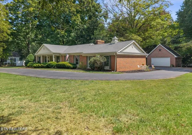 Photo 1 of Single family home for sale at 1121 Woodward Ave, Athens, TN 37303 | MLS# 3596472 | Listing updated on 2026-09-20