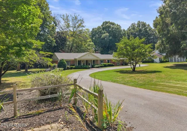 Photo 2 of Single family home for sale at 1121 Woodward Ave, Athens, TN 37303 | MLS# 3596472 | Listing updated on 2026-09-20