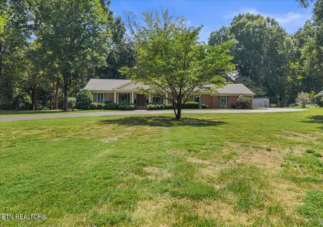 Photo 3 of Single family home for sale at 1121 Woodward Ave, Athens, TN 37303 | MLS# 3596472 | Listing updated on 2026-09-20