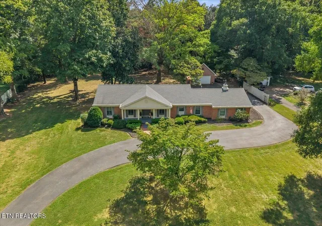 Photo 4 of Single family home for sale at 1121 Woodward Ave, Athens, TN 37303 | MLS# 3596472 | Listing updated on 2026-09-20