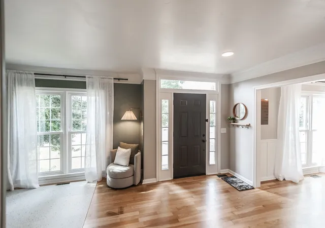 Photo 2 of Single family home for sale at 1006 Westbank Dr, Hendersonville, TN 37075 | MLS# 3596544 | Listing updated on 2026-09-23