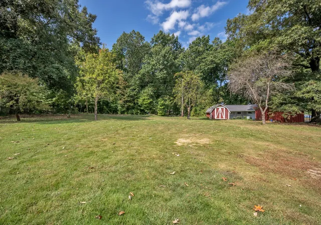 Photo 3 of Single family home for sale at 104 S Hummingbird Ln, Dickson, TN 37055 | MLS# 3599019 | Listing updated on 2026-10-08