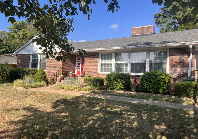 Photo 2 of Single family home for sale at 310 Beechcrest Cir, Lewisburg, TN 37091 | MLS# 3596561 | Listing updated on 2026-09-22