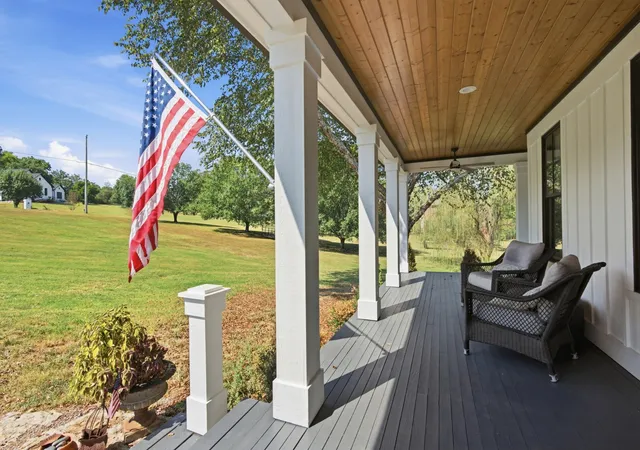 Photo 3 of Single family home for sale at 3613 Stonecreek Dr, Spring Hill, TN 37174 | MLS# 3598031 | Listing updated on 2026-10-11