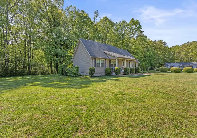 Photo 2 of Single family home for sale at 303 Rutledge Ave, Tullahoma, TN 37388 | MLS# 3601704 | Listing updated on 2026-10-03